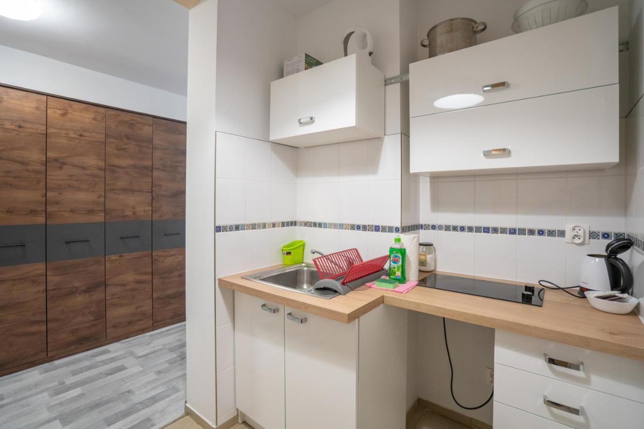 Regina Apartment *